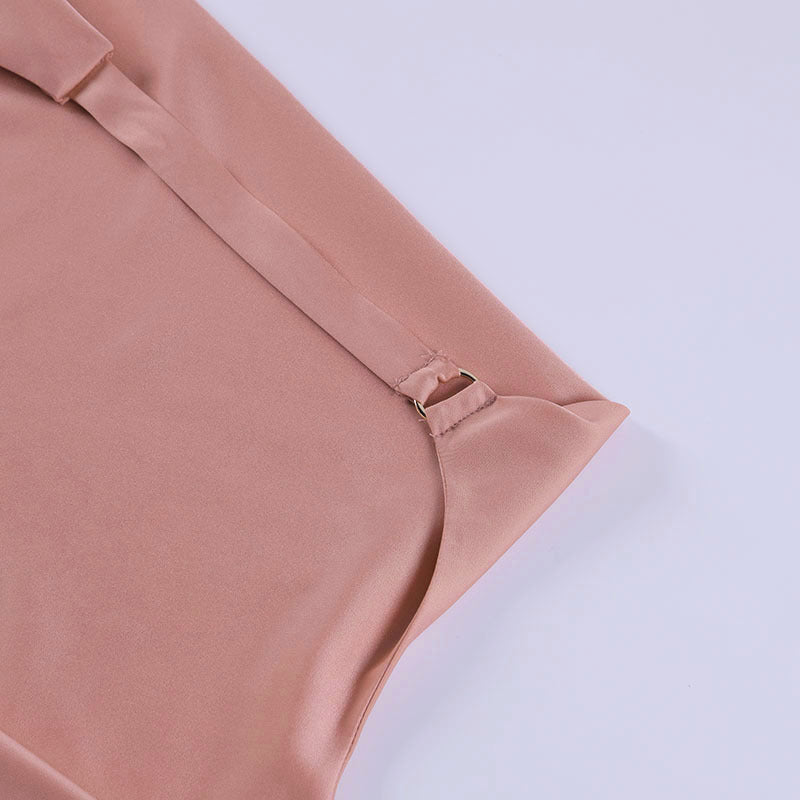 Robe de soirée en satin dos nu