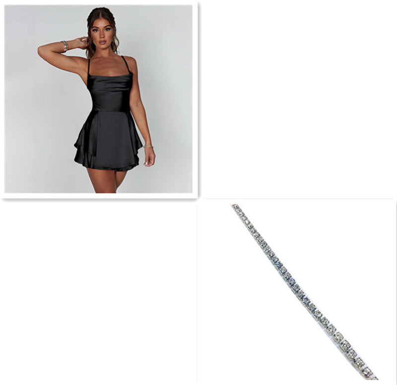 Robe à bretelles élégantes à bretelles en satin dos nu